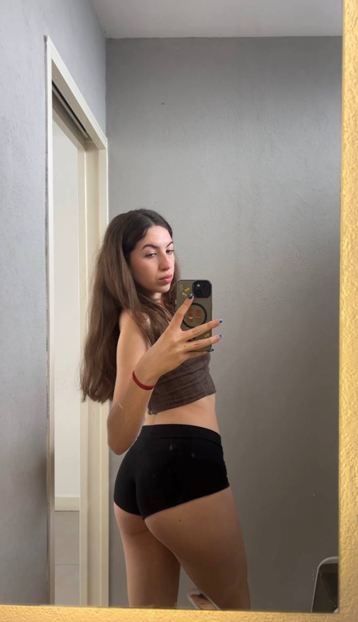 Amber in her underwear in Fuxin