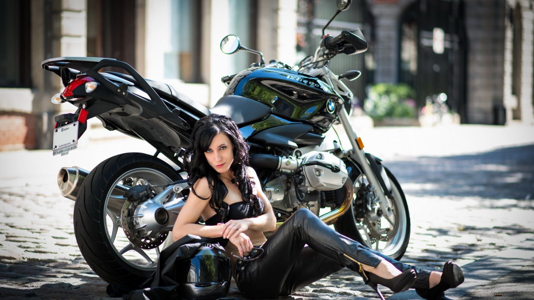 European women on bikes in Fuxin