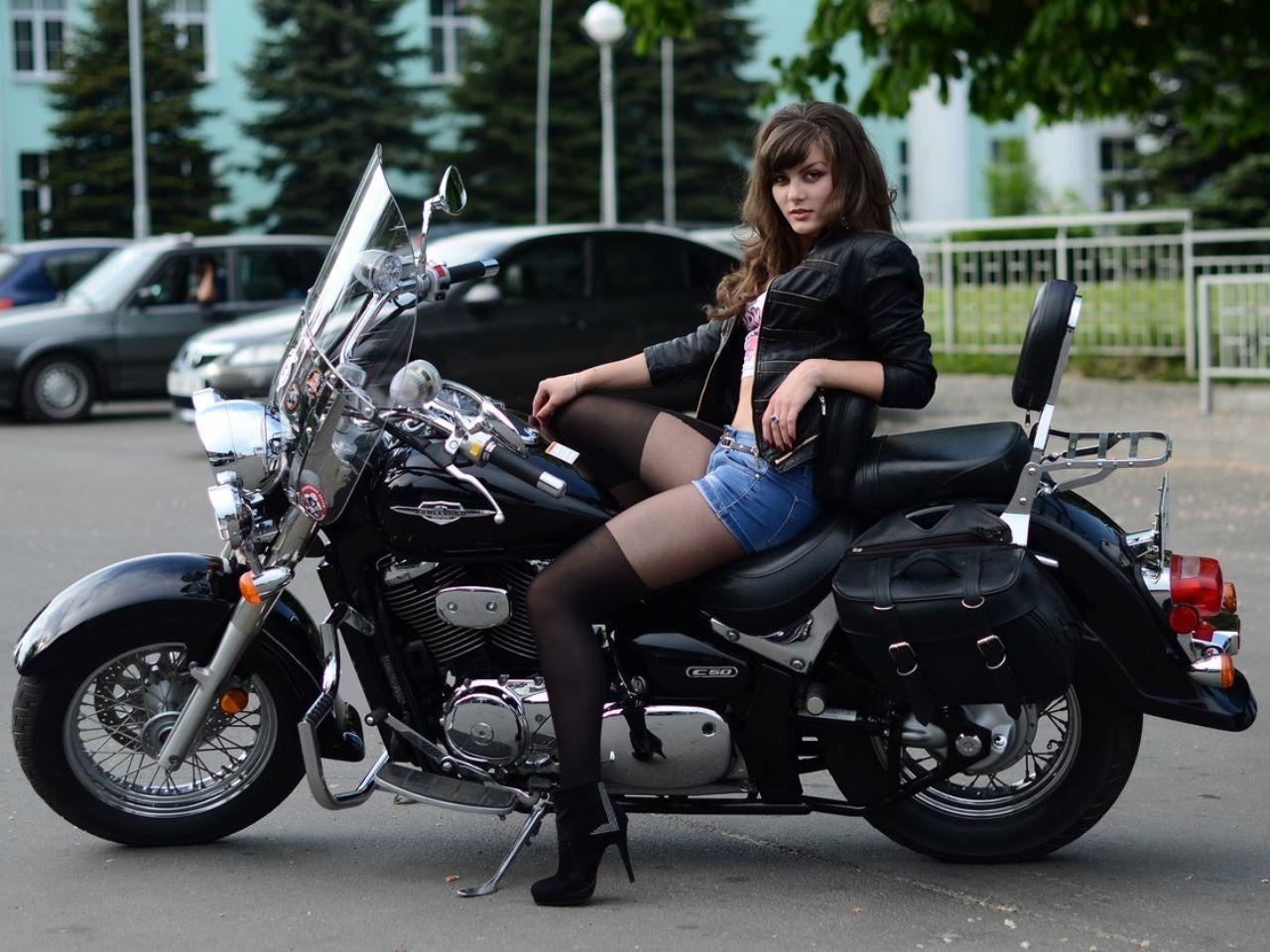 European women on bikes in Fuxin