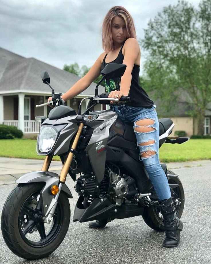 Beautiful girls and bikes in Fuxin
