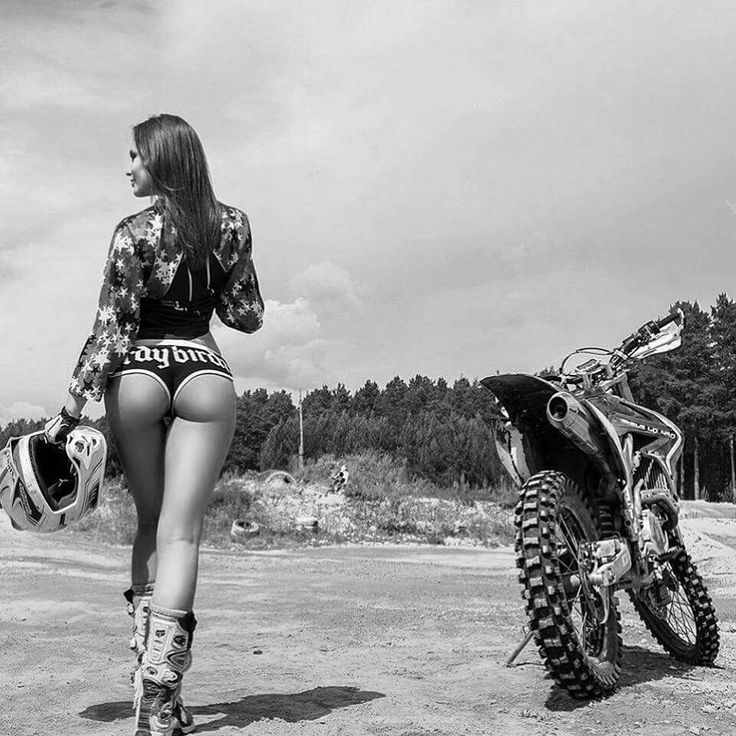 Beautiful girls and motorcycles in Fuxin