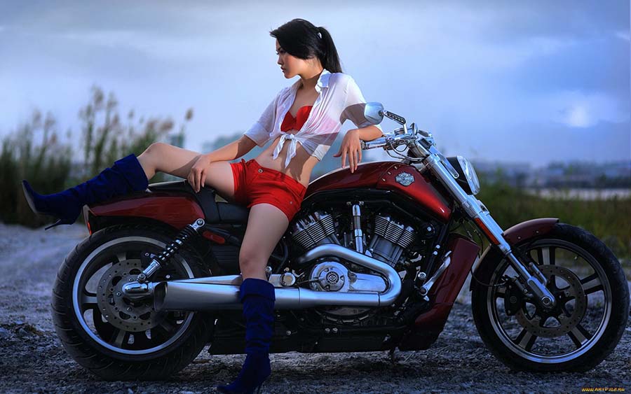Beautiful girls and motorcycles in Fuxin