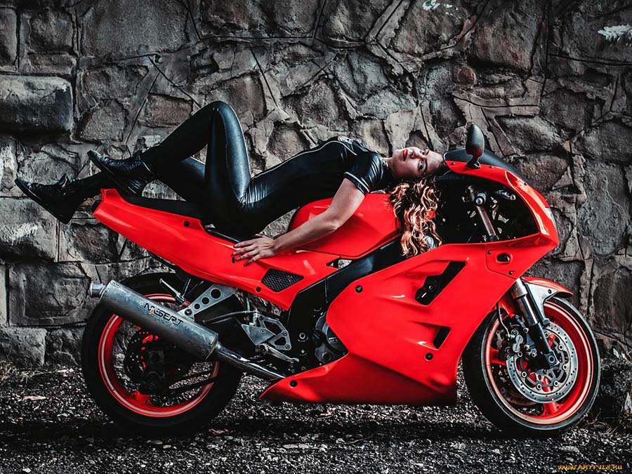 Beautiful girl Beautiful girls and motorcycles in Fuxin