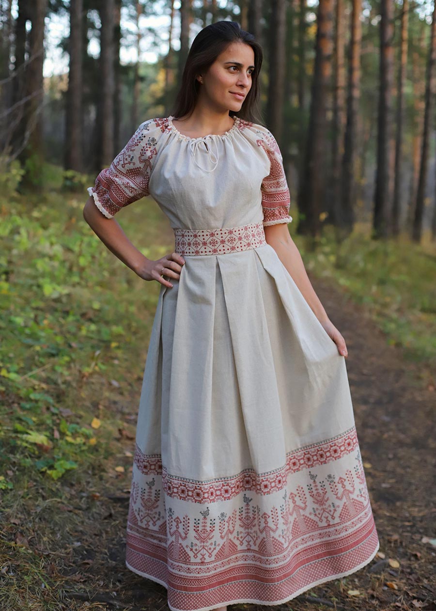 Girls in Slavic costumes in Fuxin