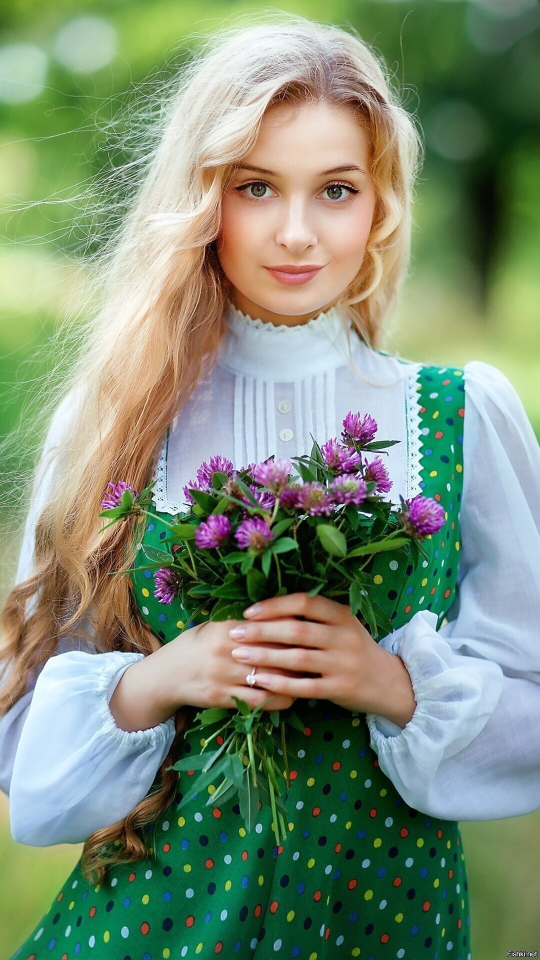 Girls in Slavic costumes in Fuxin