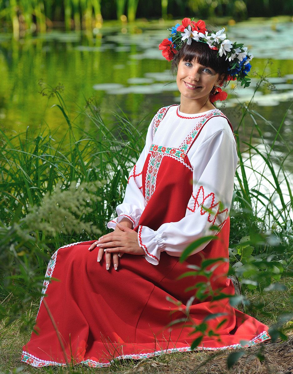 Beautiful girl Girls in Slavic costumes in Fuxin